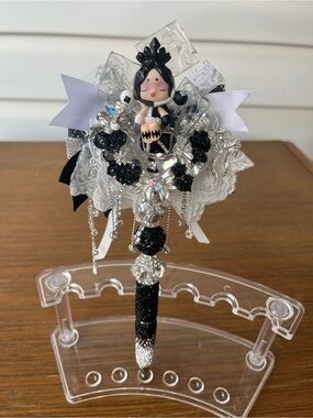 Black & White skullpanda refillable beaded pen